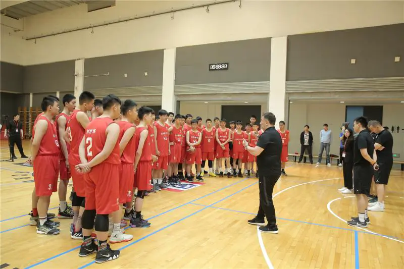 为什么参加篮球辅导可以帮助孩子更好地成长_0